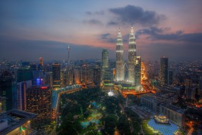 爱游戏中国官方登录入口网站-校园足球联赛逐步扩大参与覆盖百余城市地区，校园组足球联赛