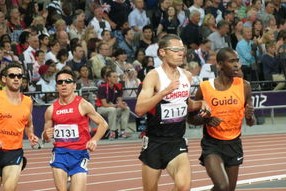 爱游戏娱乐网址-“简阳文体中心篮球赛：战术布局与迅猛进攻的碰撞”