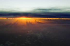 爱游戏体育-拜仁慕尼黑领跑德甲，内外战力俱佳