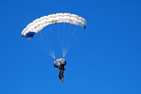 爱游戏体育APP下载-独行侠签下海外锋线成焦点引热议，独行侠官方网站